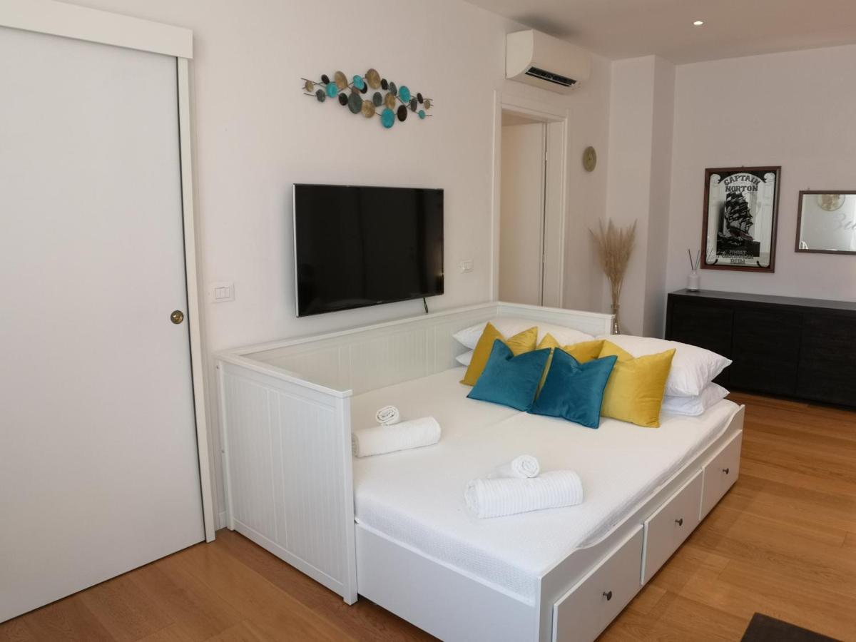 Convenient Family Apt With Private Parking Mestre Exterior photo